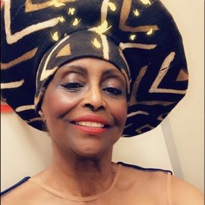 Meet your Posher, Loretta